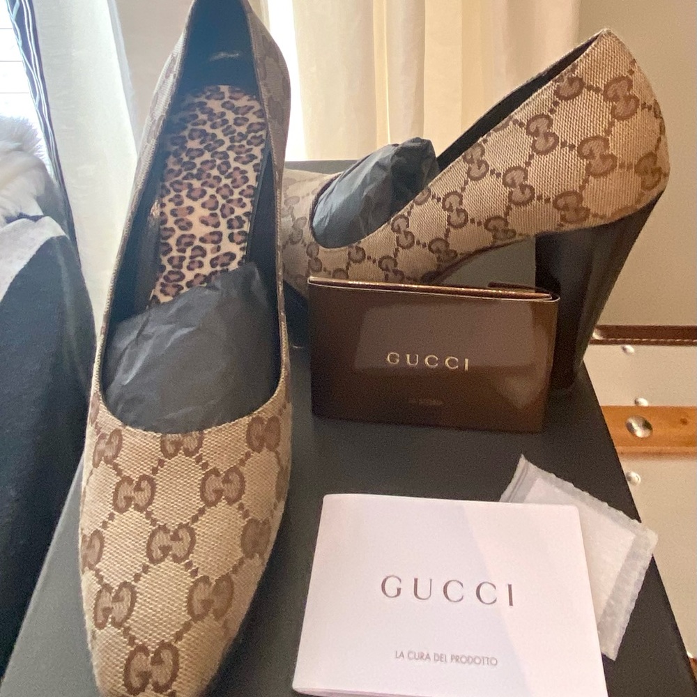 Gucci Original GG Beige Ebony heels